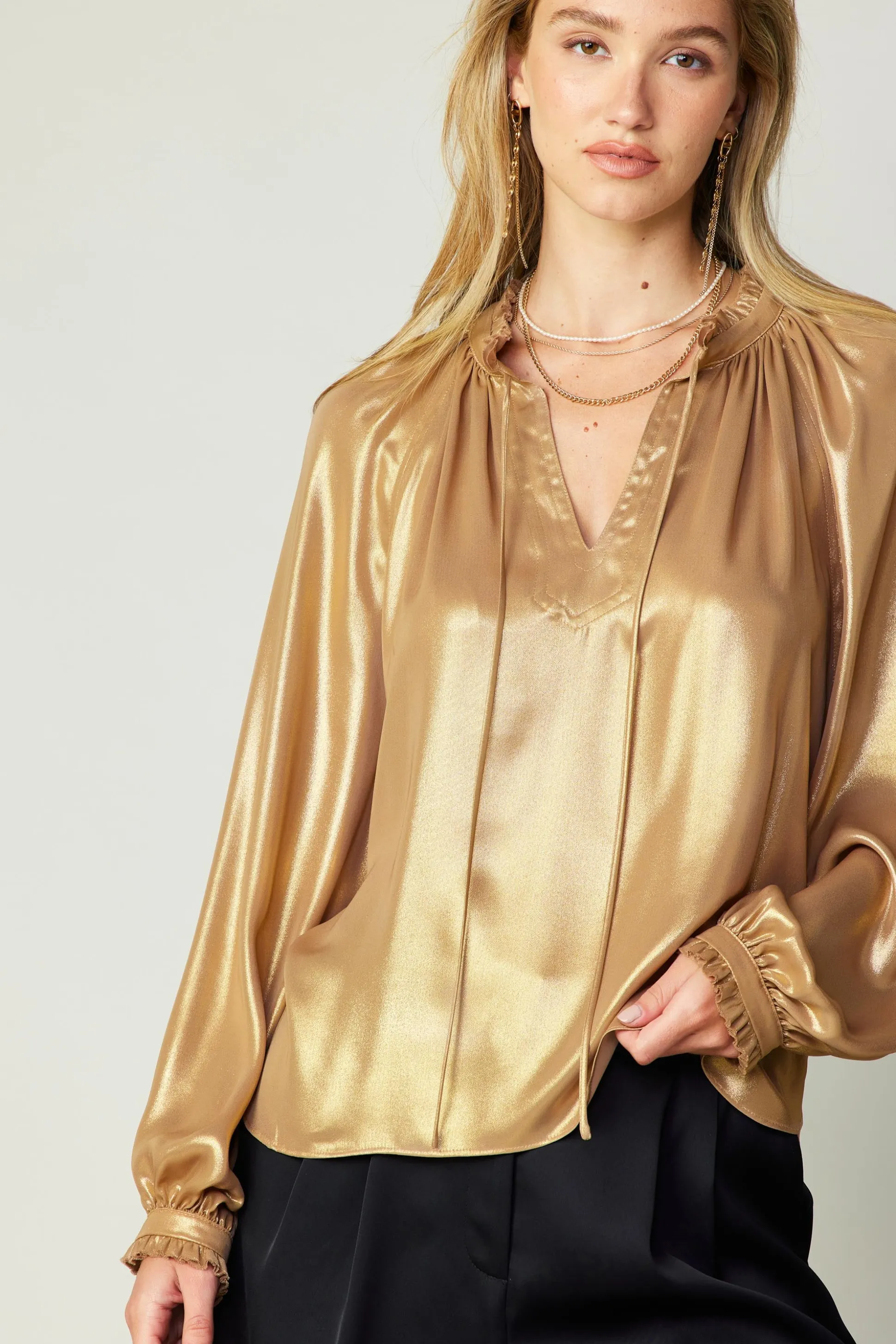 Lustrous Cuffed Blouse<Current Air Clearance