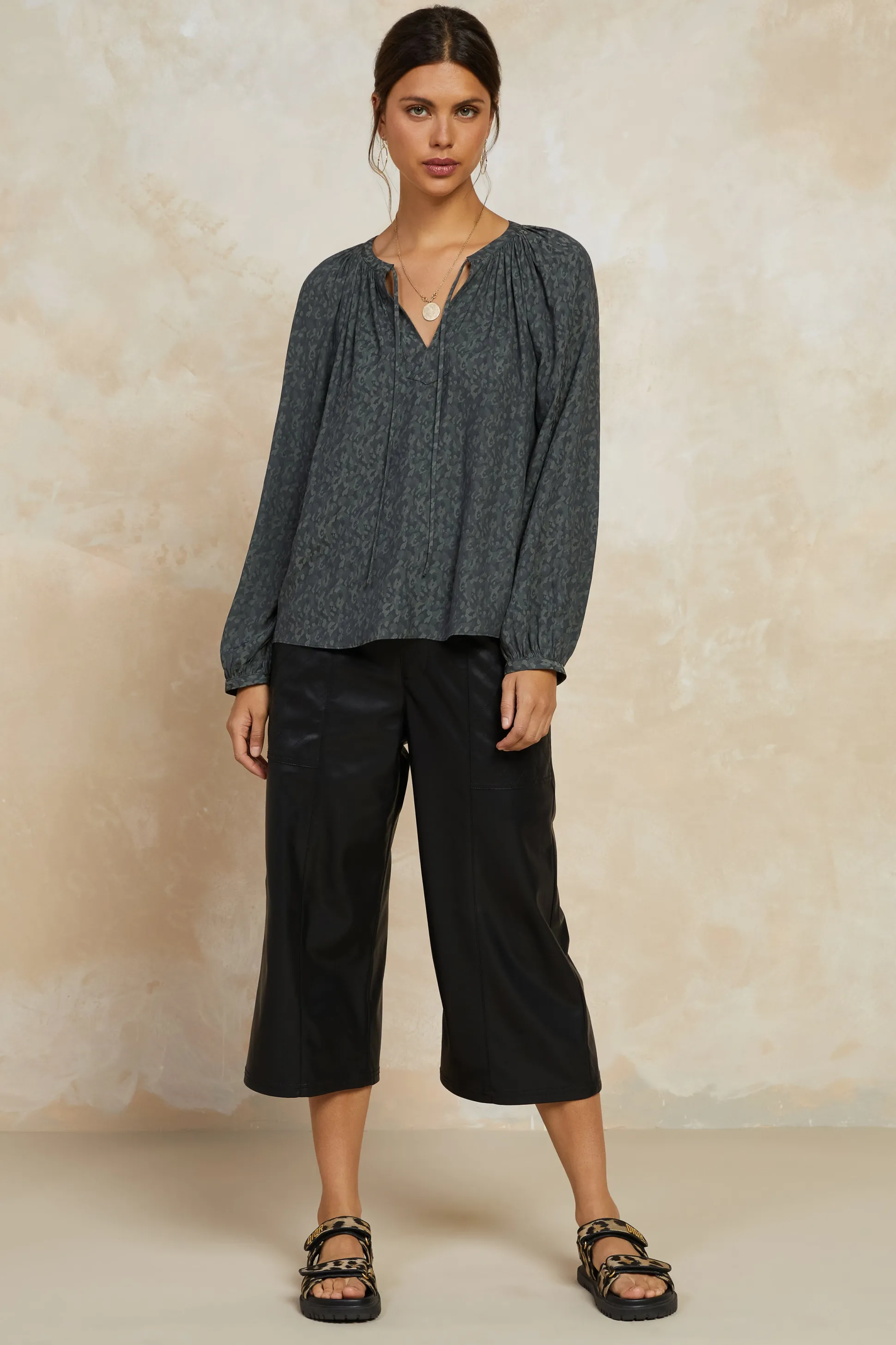 Floral Jacquard Split Neck Top<Current Air Discount