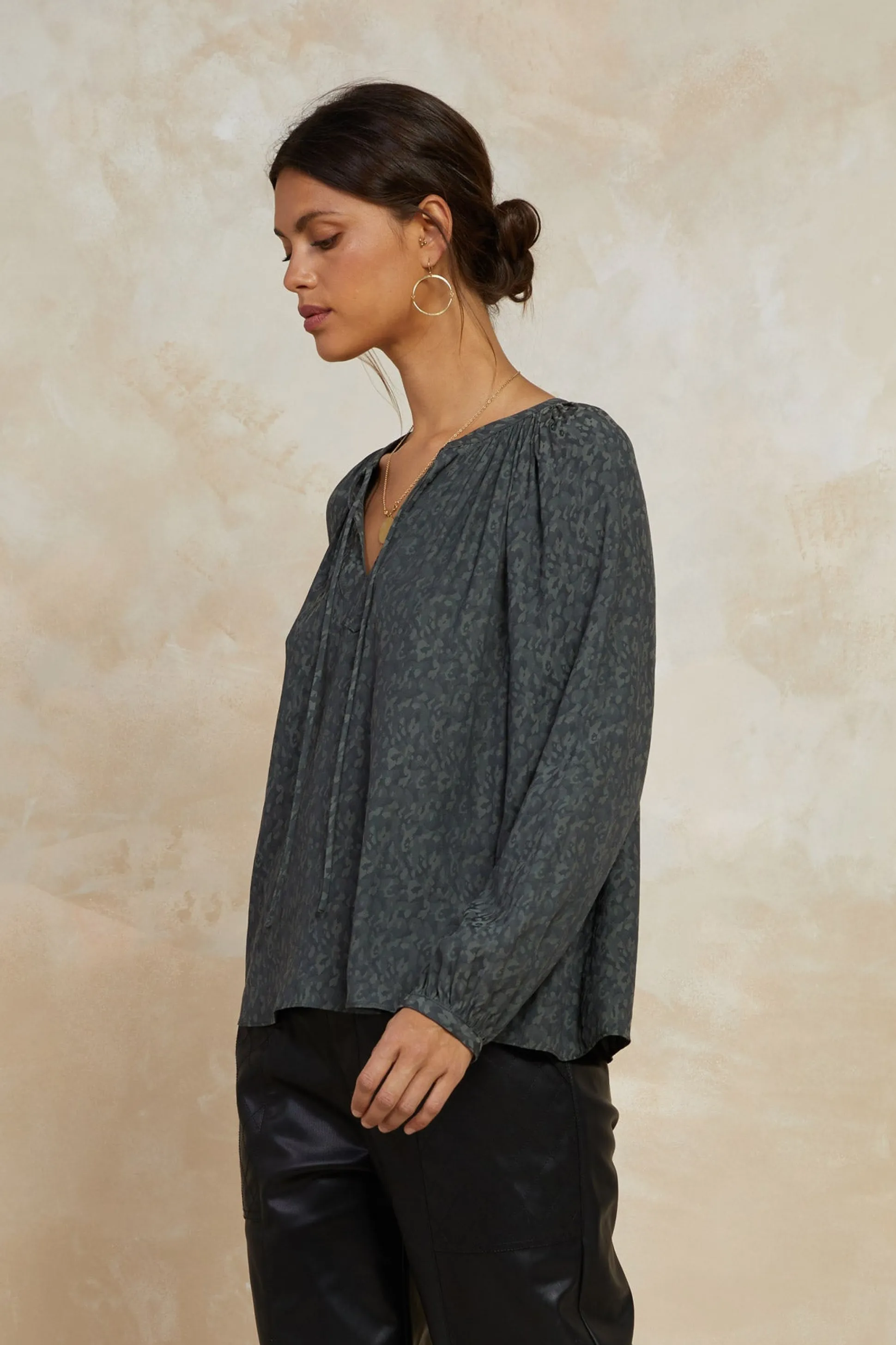 Floral Jacquard Split Neck Top<Current Air Discount