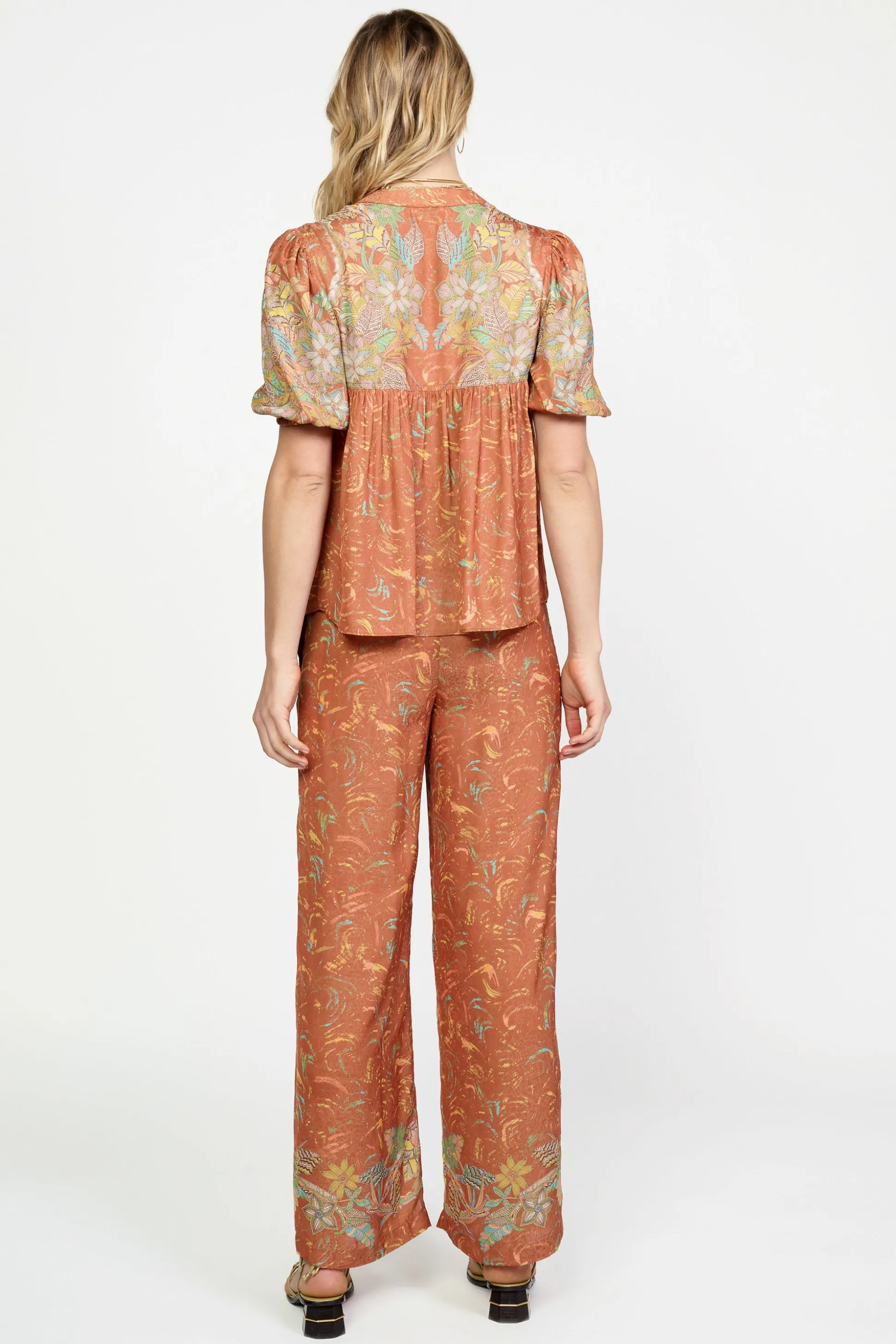 Border Print Retro Floral Blouse<Current Air Outlet