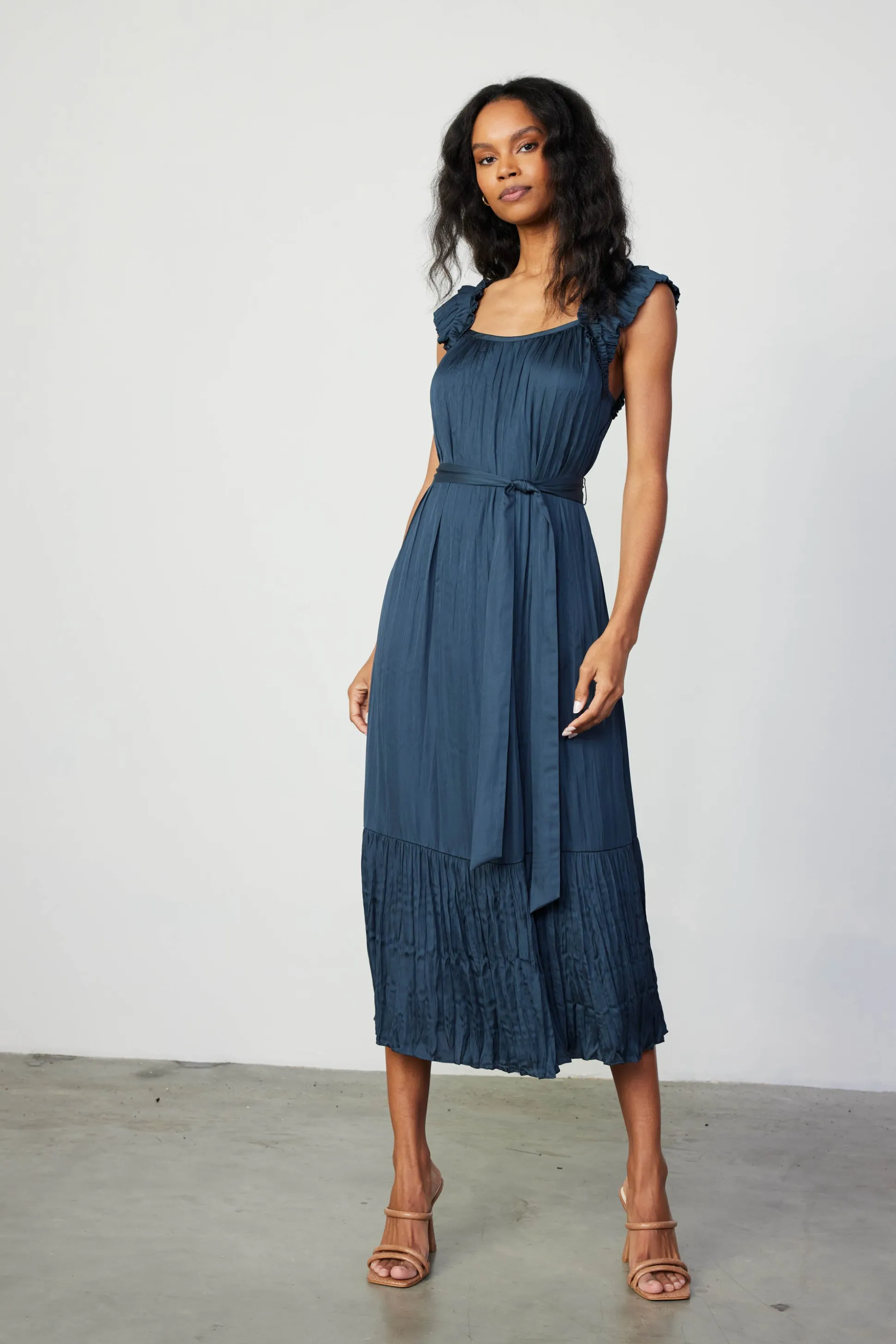 Crinkled Ruffled Shoulder Midi Dress<Current Air Clearance