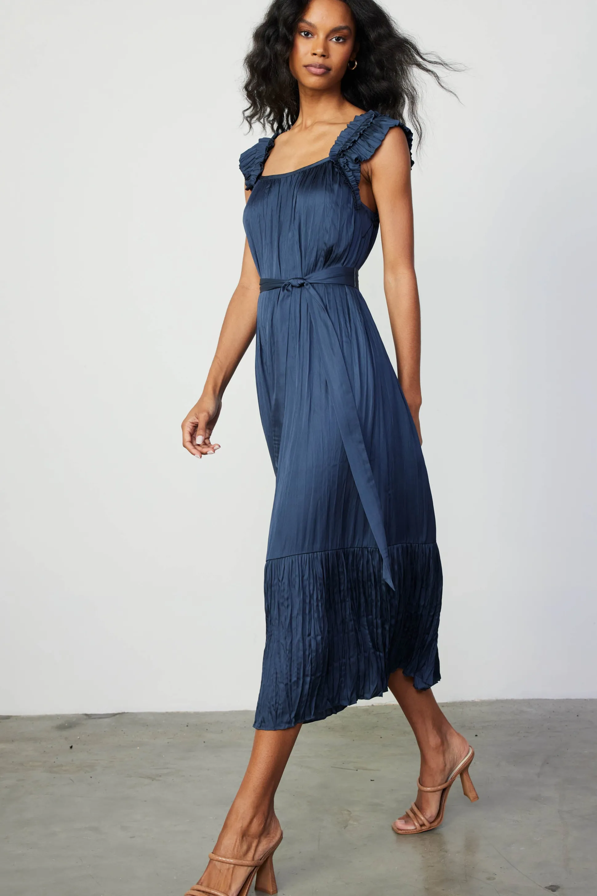 Crinkled Ruffled Shoulder Midi Dress<Current Air Clearance