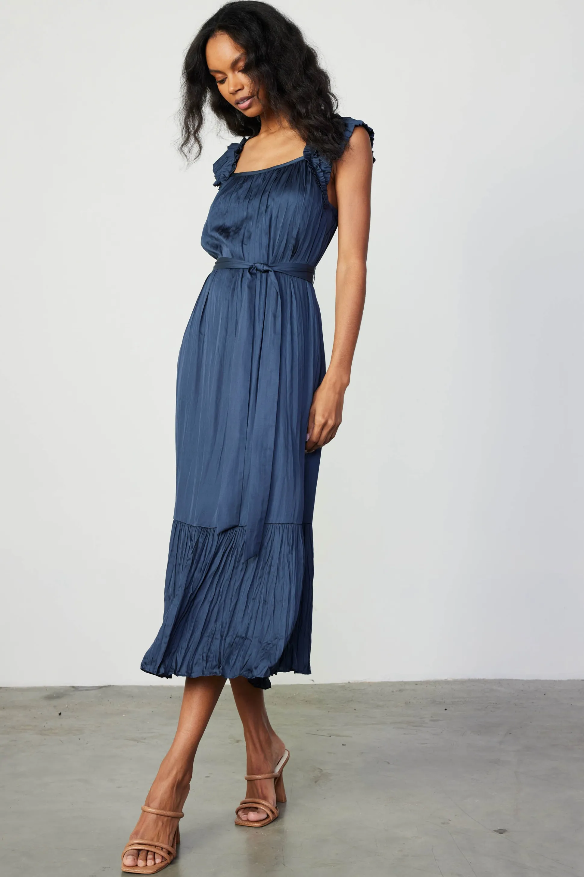 Crinkled Ruffled Shoulder Midi Dress<Current Air Clearance