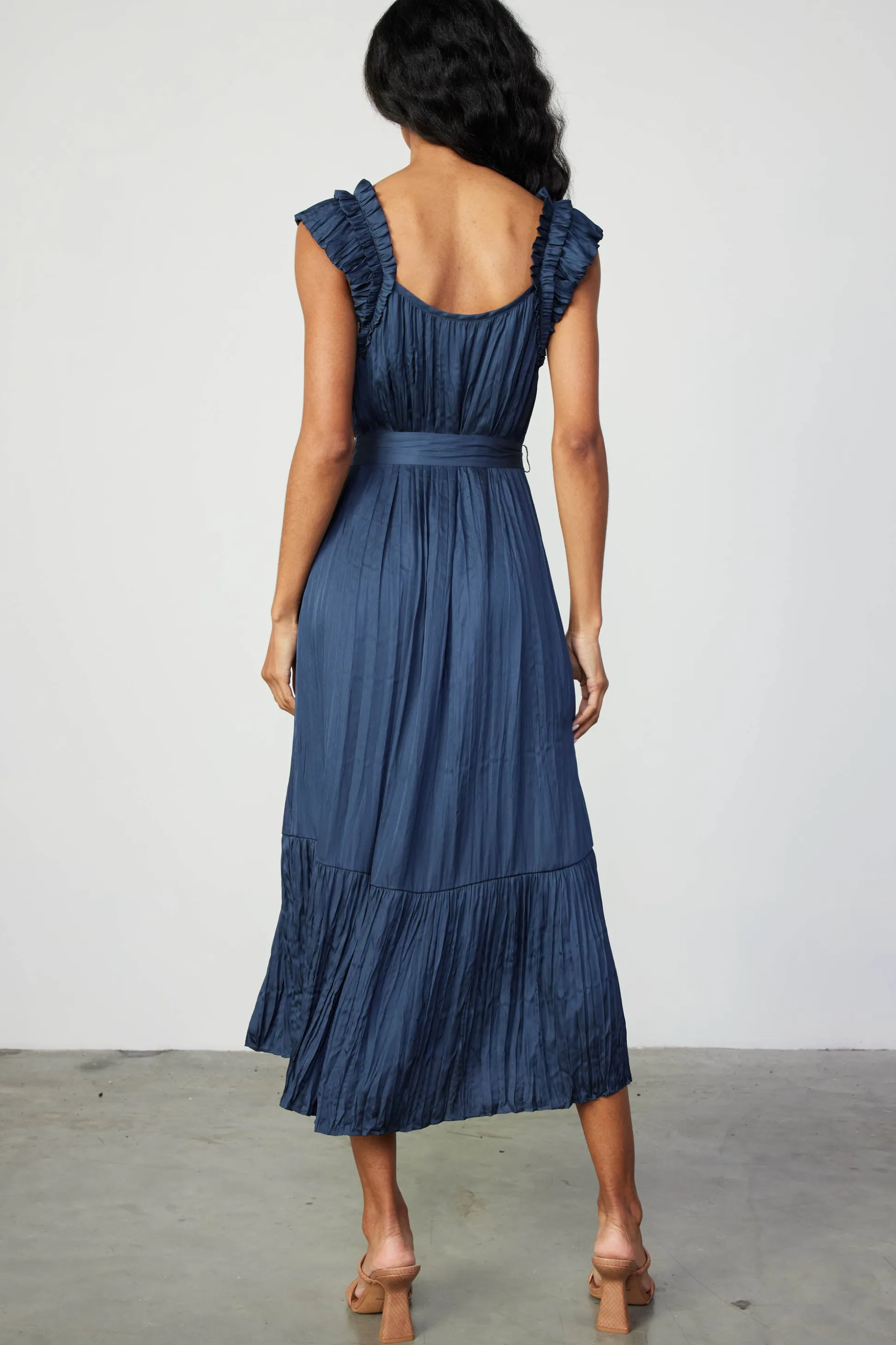 Crinkled Ruffled Shoulder Midi Dress<Current Air Clearance
