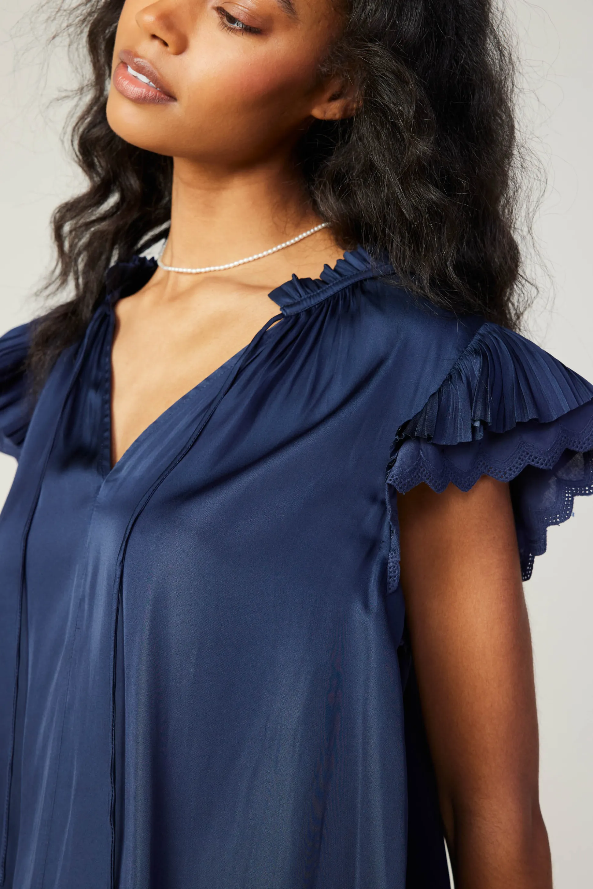 Layered Lace Sleeve Top<Current Air Discount