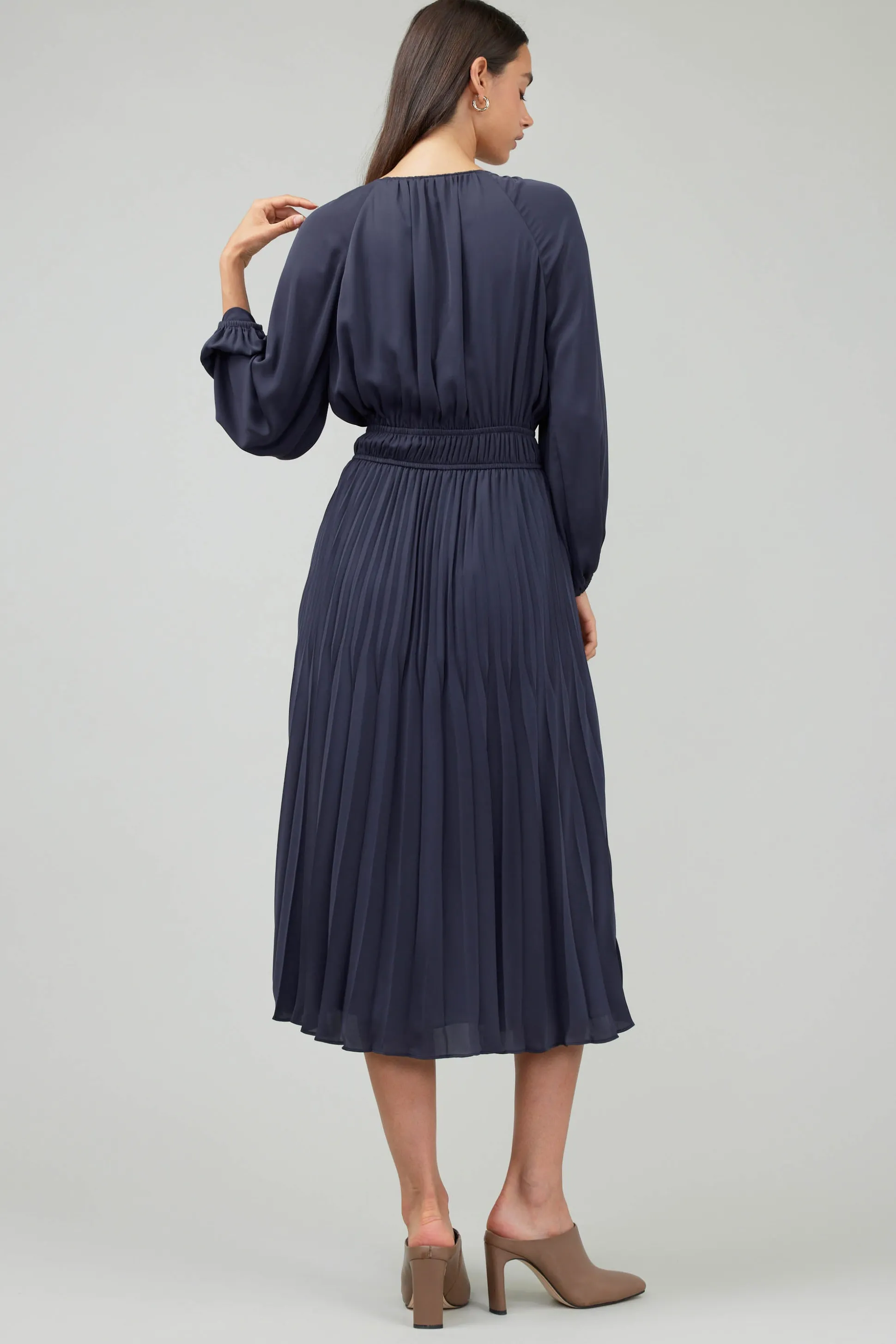 Smocked Vneck Midi Dress<Current Air New