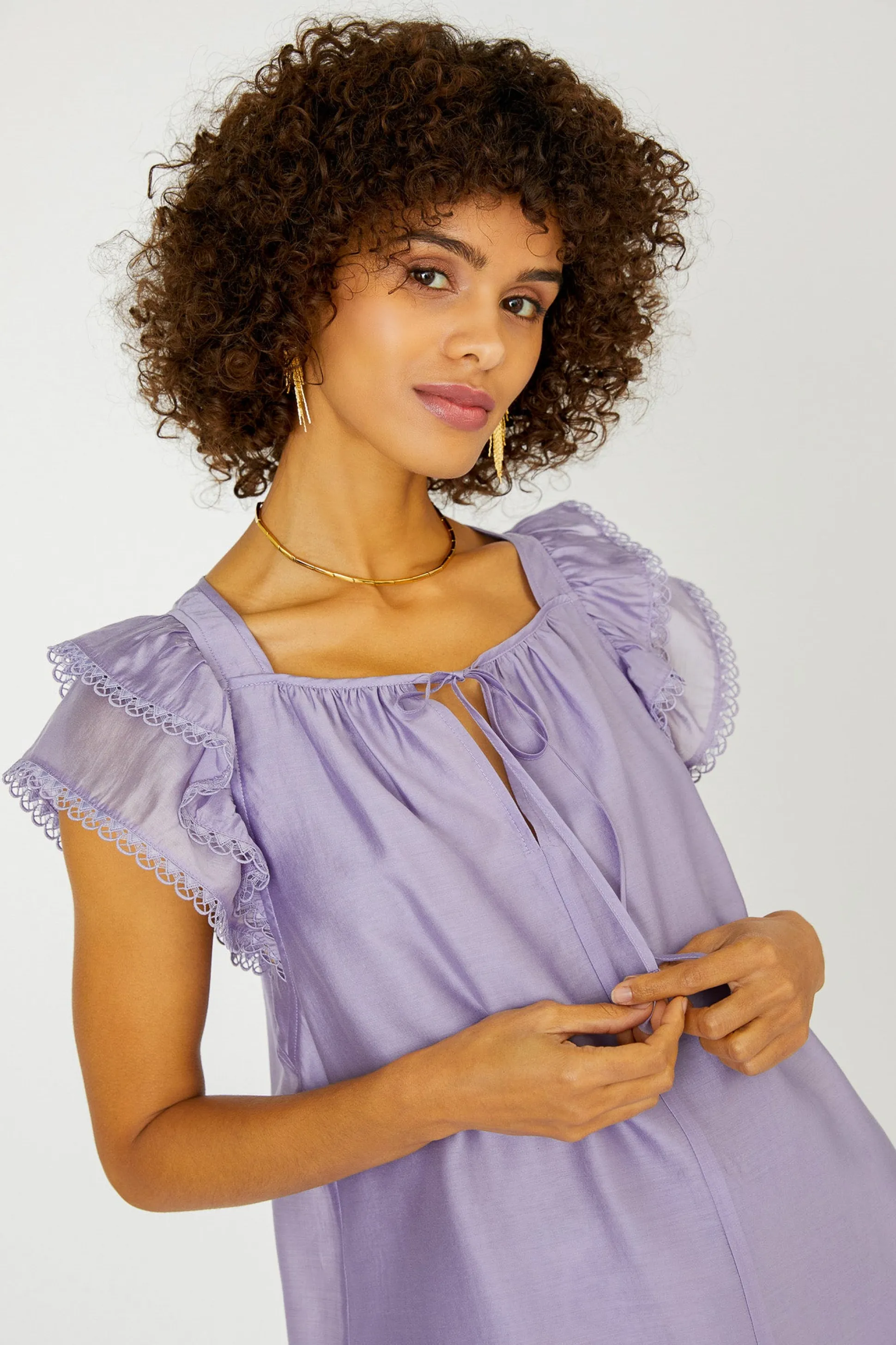 Peekaboo Flutter Sleeve Top<Current Air Clearance